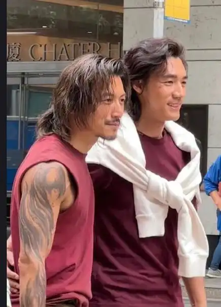 谢霆锋拍新戏被曝与此沙一起身高暴露卷发造型被说像流浪汉