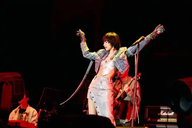 刘惜君齐刘海短发