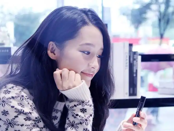 李沁甜美微笑3200x2400分辨率查看