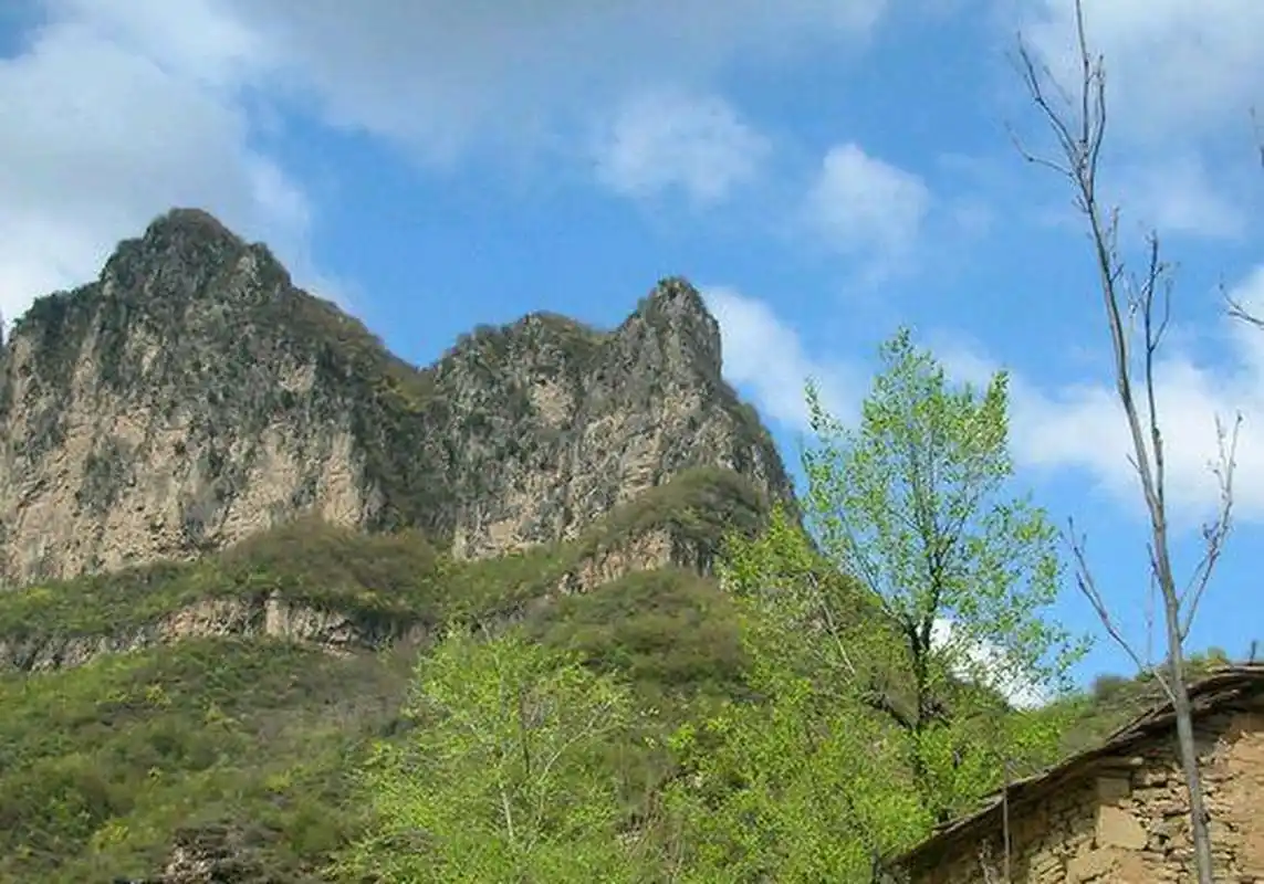 这夏新平,虽无功名在身,却也出身读书人家,其祖父夏邦国,是个落第秀才