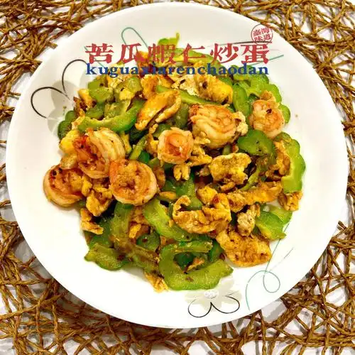 家常菜苦瓜虾仁炒蛋