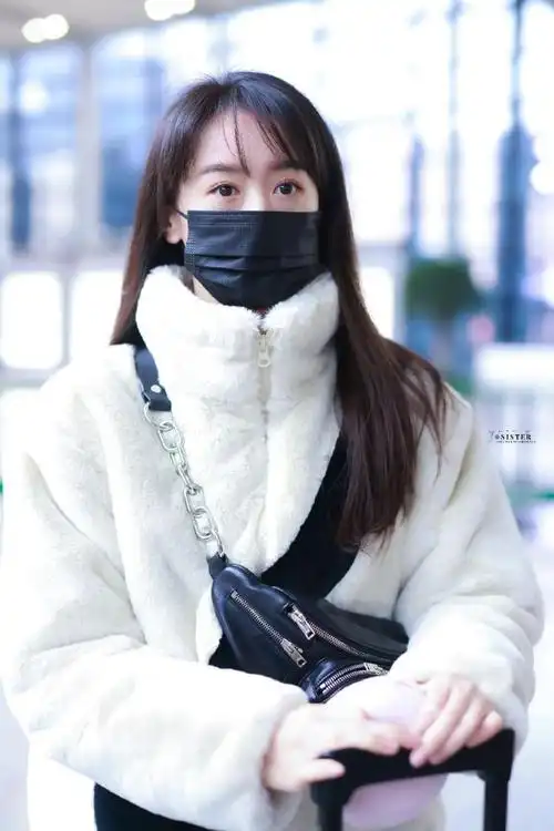 袁冰妍机场私服穿搭,才是冬天正确的打开方式