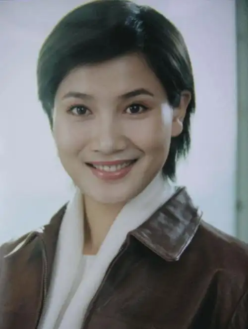 回顾:离婚多年,前夫侯勇50岁再婚小娇妻,她一心只做单亲妈妈|沈蓉