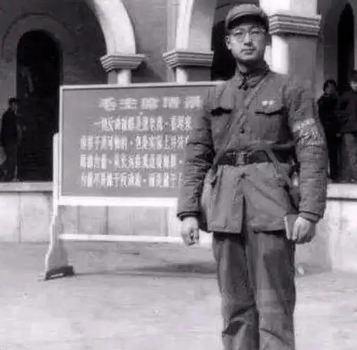 1962年毛远新大学室友通敌主席批评睡你旁边还不知道