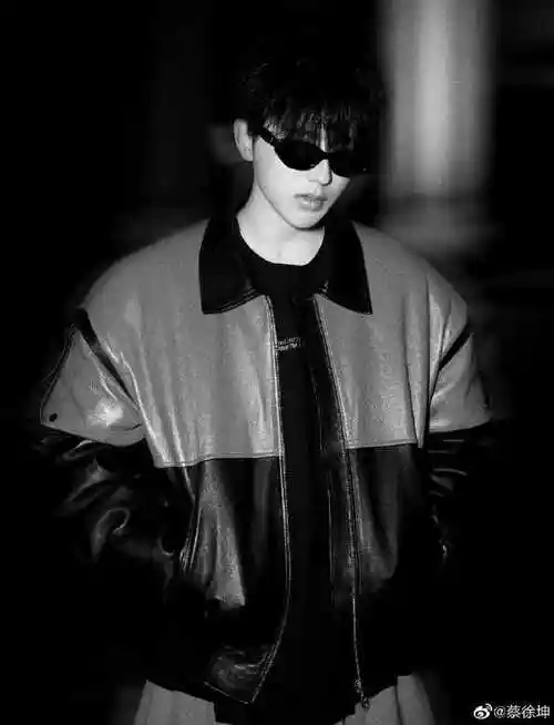 大哥很爱黑白滤镜#蔡徐坤