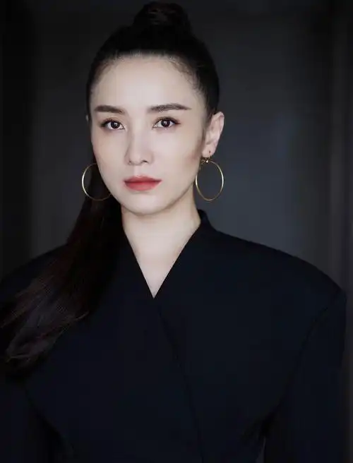 宋佳关注自己成为自己是女性力量的展现