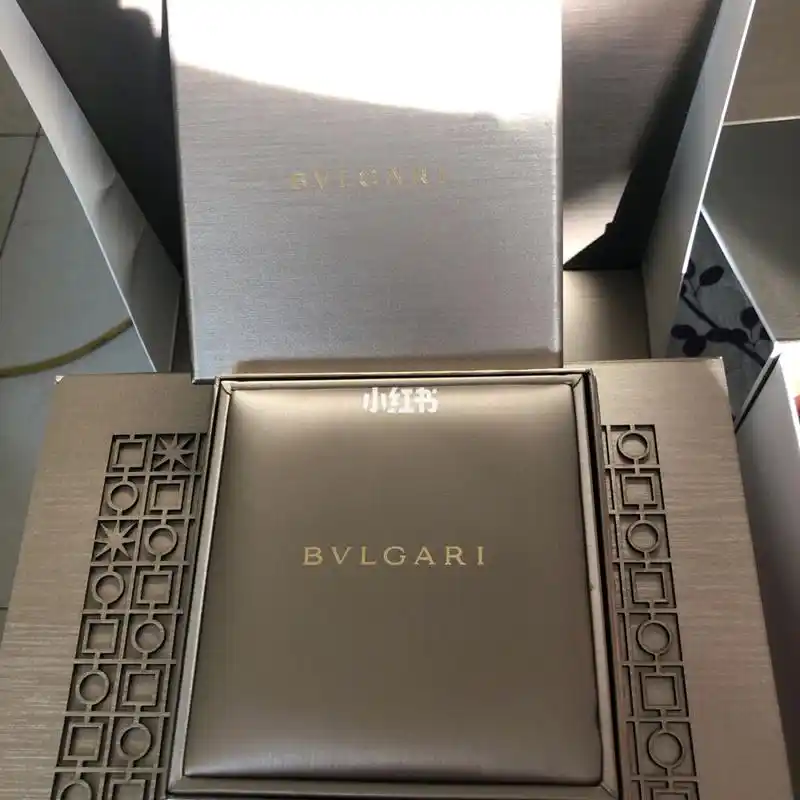 在宝格丽官网购入了宝格丽慈善款项链,这包装简直就是一件艺术品