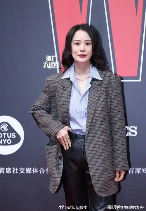 盘点w年度盛典红毯造型,杨幂刘诗诗李宇春,孙俪朱珠金晨周冬雨,谁最