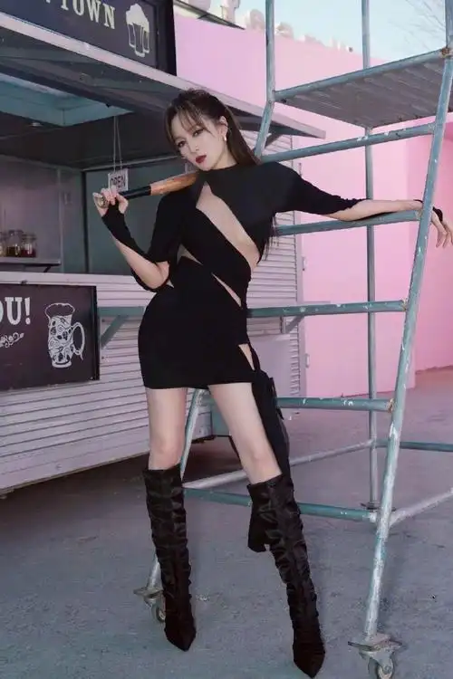 孟佳简直美在了我的心巴上,半透明纱裙太性感了,这身材谁看谁不迷糊啊