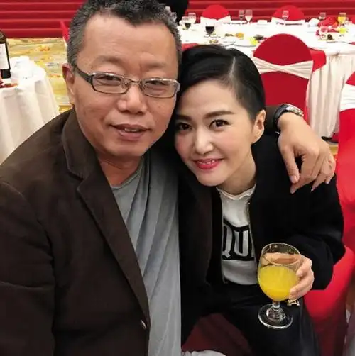 谭维维在为谭某某买单男友有安全感