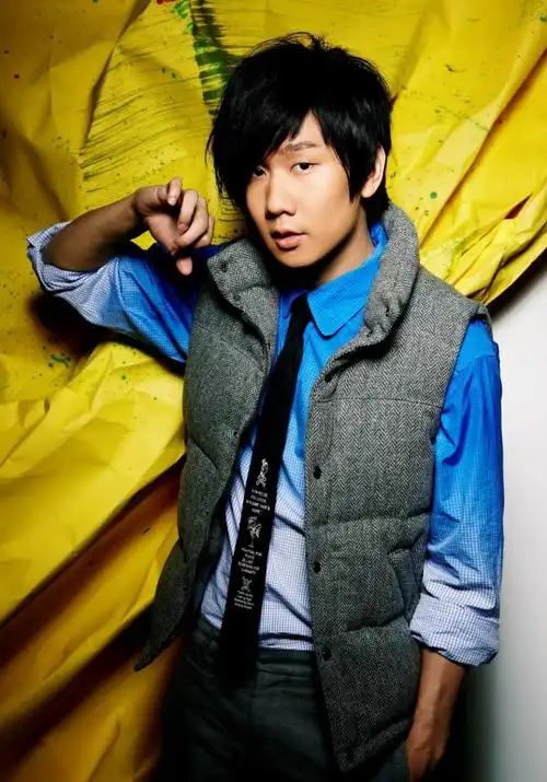 林俊杰羽绒夹克