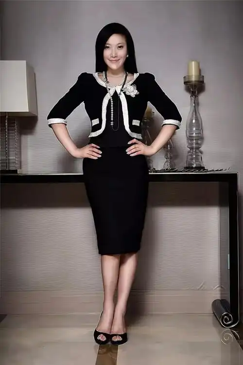 这位主持人20岁出名,当红时隐退赴英国留学,41岁感情成谜_陈怡