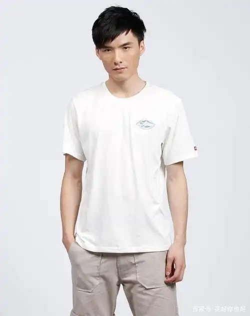 打开素材,将素材ctrl shift s另存为一个psd源文件