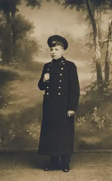 为什么苏联女学生校服并不是女仆装