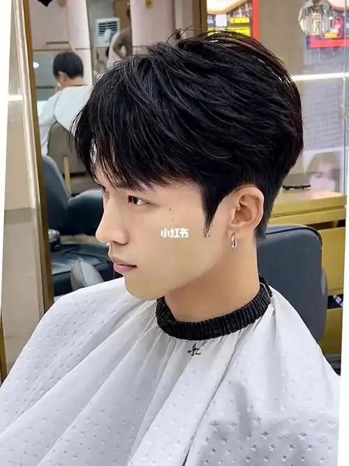 今日份发型分享:韩式男发型精修 韩式男生烫发能将长脸宽额头瞬间变成