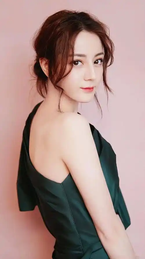 迪丽热巴这身材,内娱没一个能打的!这女神的美貌让人瞠目结舌!