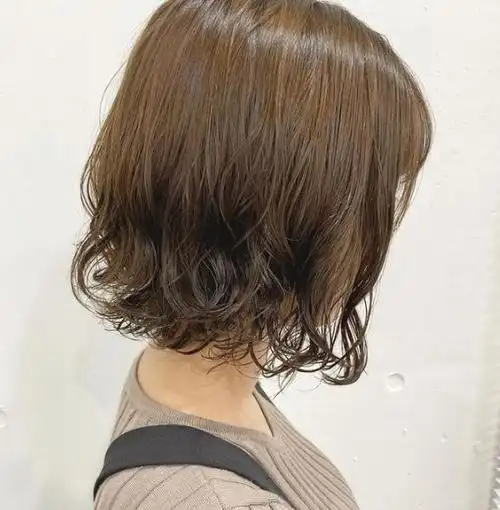 时尚纹理卷短发图片 减龄显发量打造蓬松感 - 女士卷发 - 发型站