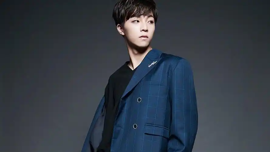 明星陈立农明星风尚壁纸1