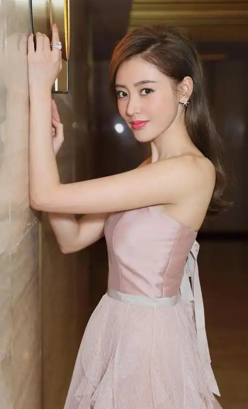 大众女神张天爱身材性感窈窕惹人羡慕古灵精怪甜如初恋