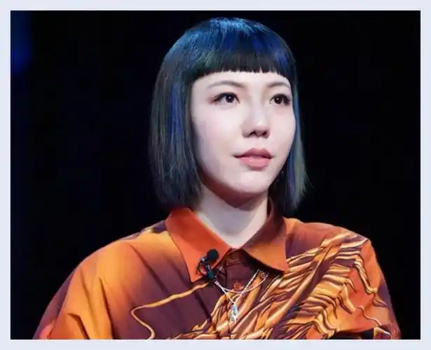 事实证明,一线歌手中"销声匿迹"的吴莫愁,早已走上一条不归路