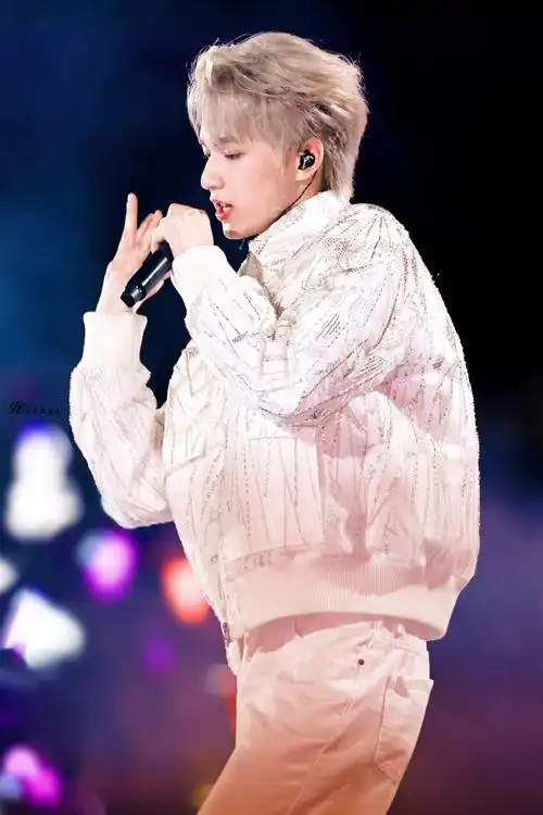 理想之途演唱会solo舞台「耀眼的你」78#刘耀文理想之途演唱会