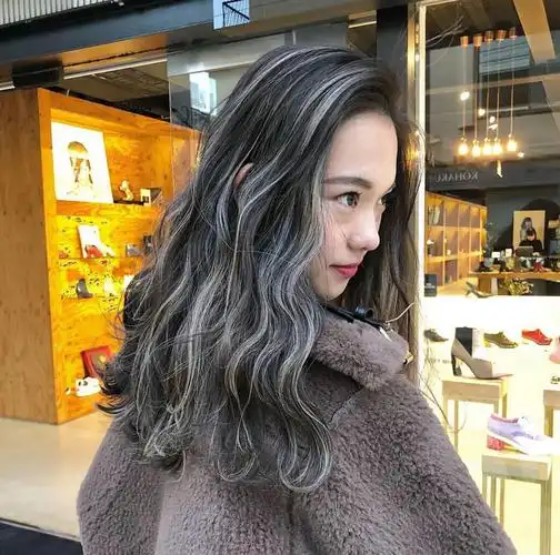 挑染什么颜色好看长发挑染几缕头发的图片大全