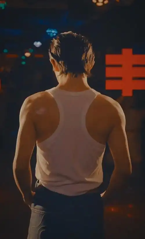 最爱的一款肌肉线条#易烊千玺无袖白背心