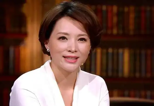 你们还记得"央视一姐"董卿吗?那个气质高雅,主持风范的董老师?