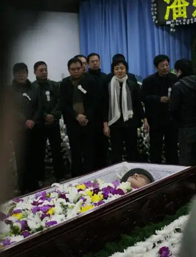 资料图片:女星潘星谊意外身亡 亲友悲痛送别