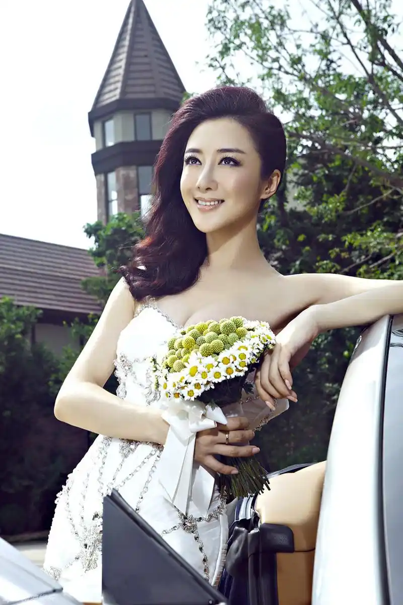 何润东李依晓甜蜜情侣大片