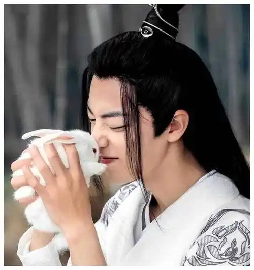 王一博,肖战犹如动物明星,易烊千玺相貌神似!_鲜明对比_形象_猫咪