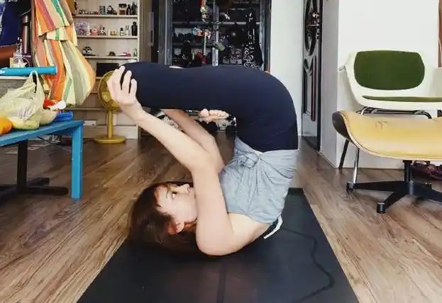 陈意涵孕后出现,瑜伽姿势难度升级,状态超好