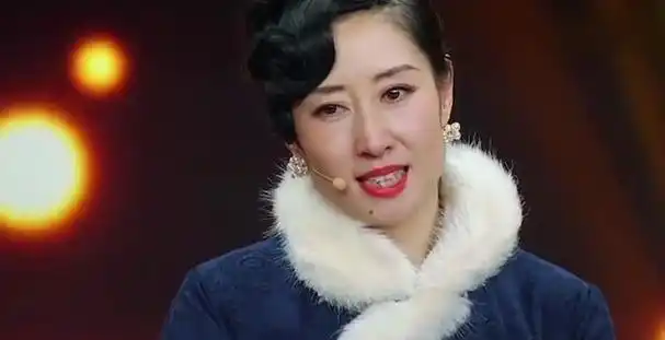 刘敏涛生娃顾家遭嫌弃转身跟小鲜肉热吻如今翻盘成人生赢家