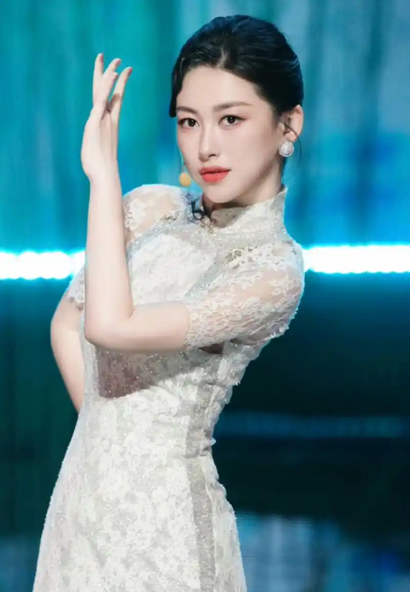 朱珠旗袍造型  #朱珠# #乘风2023