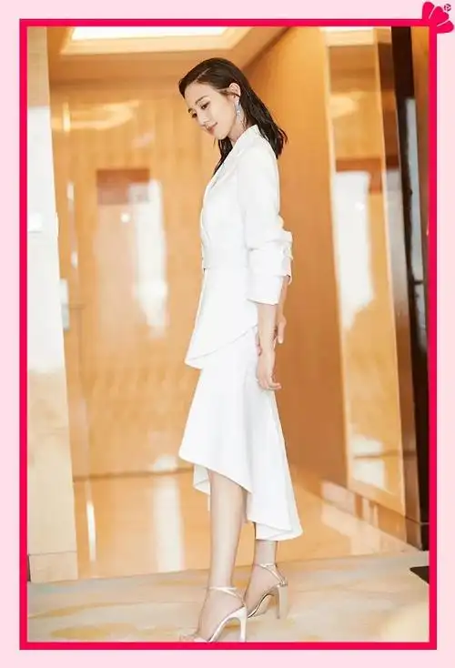 佟丽娅示范粉红帅气,夏日小白t上线!