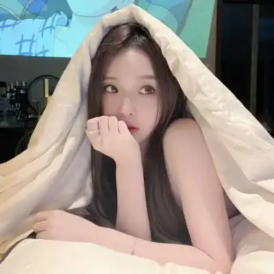 皮肤超白的女生头像