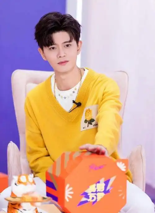 发微博定律公开任嘉伦自曝和杨颖合作新剧暮色心约的原因