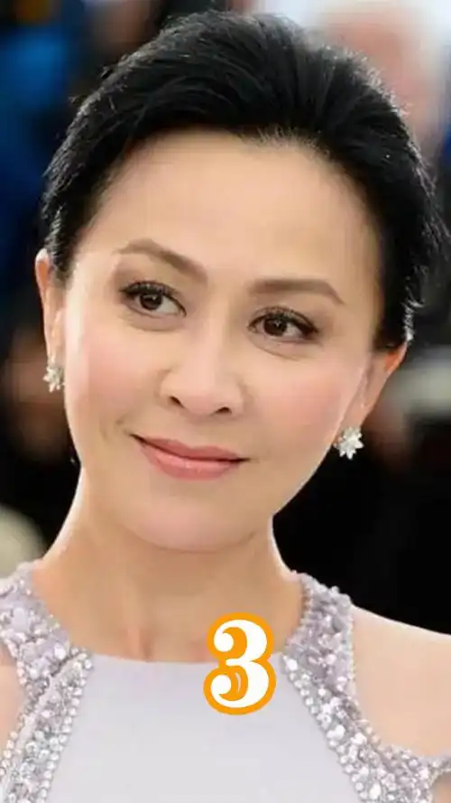 刘嘉玲素颜晨跑被拍,和普通老太太没区别,网友:相信你57岁了!