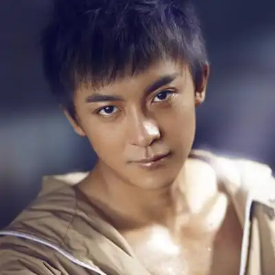 图李佳航图片曝光揭其身材挺拔帅气无比