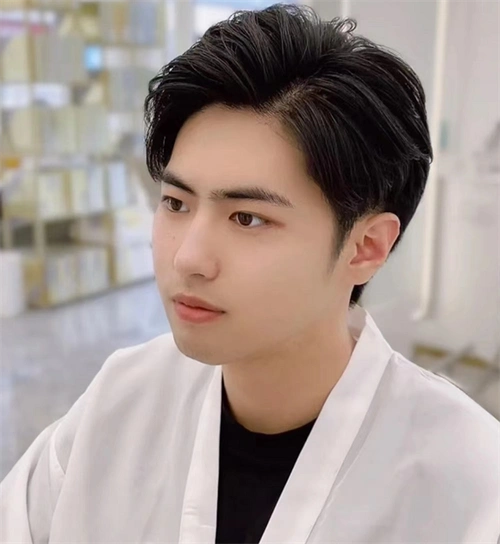 这款定位烫适合任何脸型,烫了纹理烫显得更加阳光有活力.