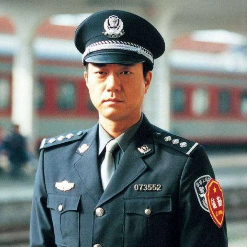 经常出演的警察或便衣,出演警察的作品有《无限正义》,《刑警本色2》