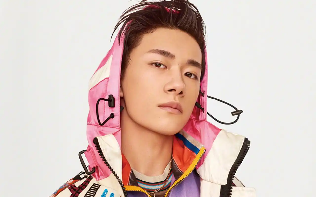 易烊千玺酷帅写真大片桌面壁纸