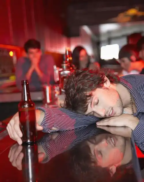 立体欧式街头嘻哈涂鸦工业风墙纸健身房舞蹈室酒吧服装店壁纸_3d