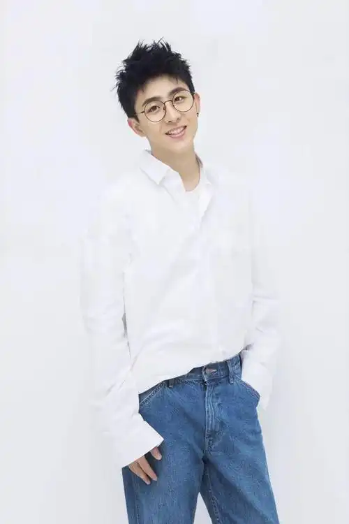 超气人偶像焦迈奇如何保持干净气质把自己当个人看就很干净着调专访