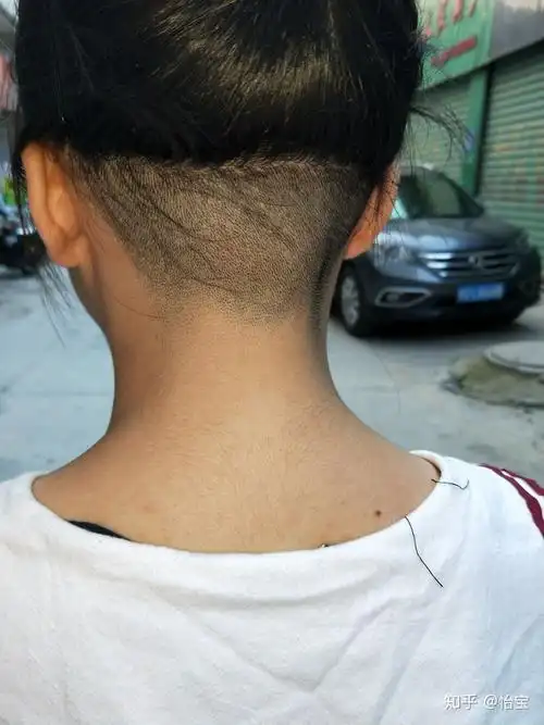 你们觉得女生把脑袋后面的头发剃了怎么样?