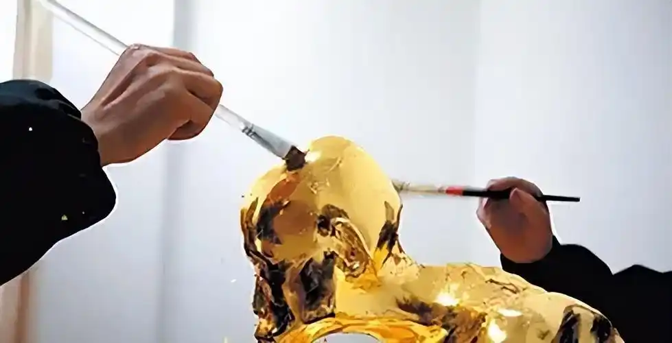 2000年,江西男子将父制成"木乃伊"被批不孝,供奉家中无人敢来