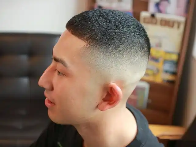 脸大又圆的男生适合什么发型(脸圆头大的男生适合什么发型)-天晟网