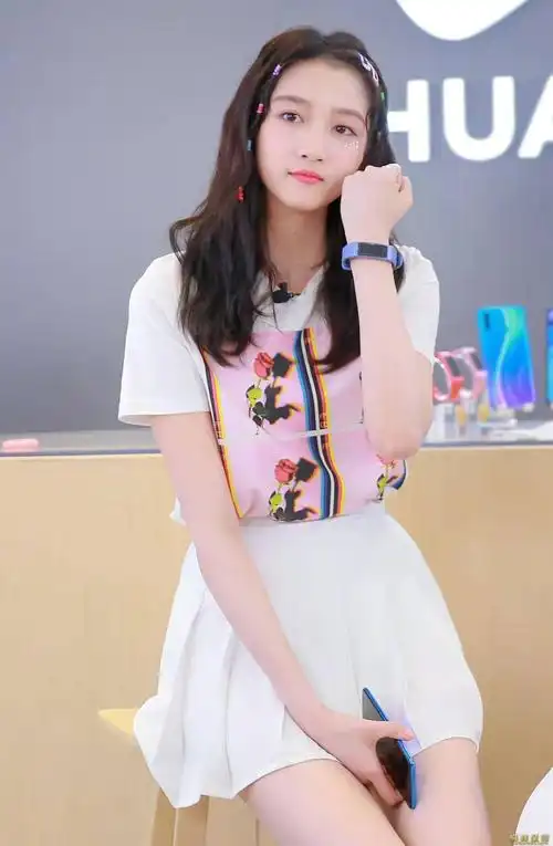 关晓彤16岁被谁买了大佬国民闺女被全网黑