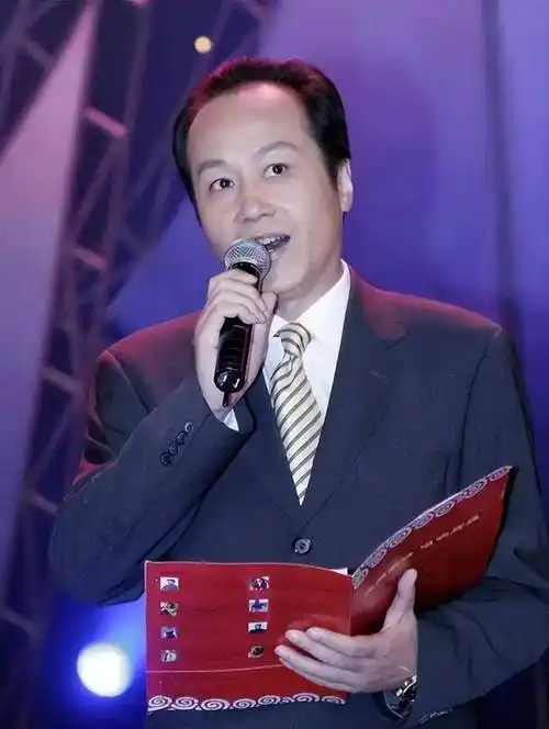 罗京去世15年,妻子曾哭到晕厥,儿子国外留学已就业_声音_生命_故事