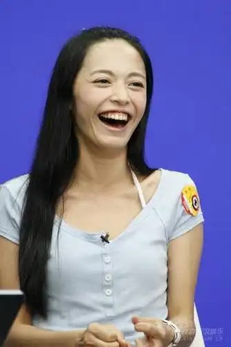 图文:姚晨郑渊洁谈刘翔退赛--姚晨开心大笑